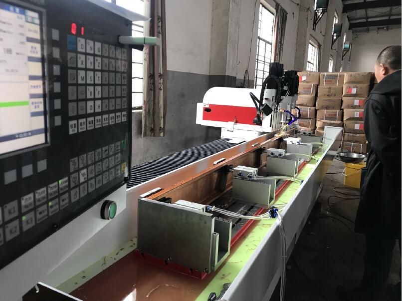 多米數(shù)控鉆孔機